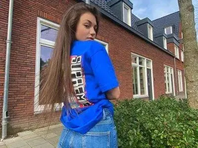 Палавата Крисия шокира с мръснишка тениска (Снимки)