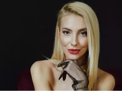 Победителката в „Ергенът“ с бурно любовно минало и куп пластични операции СНИМКИ