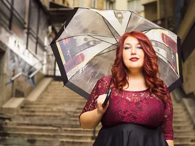 Пухкавата Пам Велидис се натиска  за „Момата” по Би Ти Ви