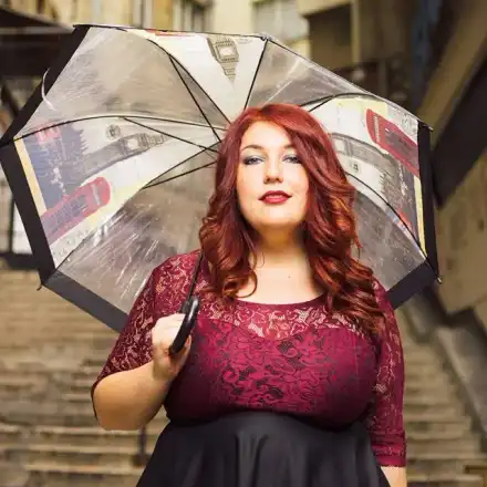 Пухкавата Пам Велидис се натиска  за „Момата” по Би Ти Ви