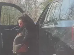 С джип за 300 бона Миро си върна Мара Отварачката (Папарашки снимки)
