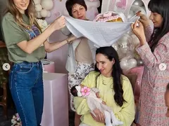 Сантра не показва бебето