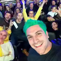 Синът на Маги Халваджиян размята средни пръсти за Тръмп