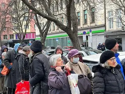 Синът на разстреляния Мартин Нотариуса раздава храна на бездомни (СНИМКИ)