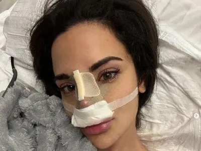 След носа: Ивка Бейбе си оправя и зъбите! Фенове: А бюста – КОГА?!