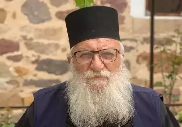 След сърдечен удар: Отец Иван с парализирано лице