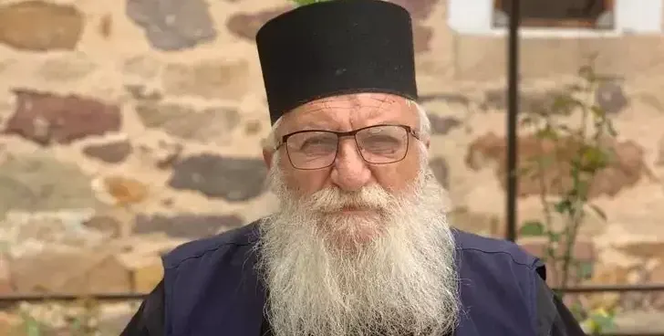 След сърдечен удар: Отец Иван с парализирано лице