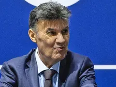 След взлома в събота: Боби М. си увеличава охраната, скри се в имение край морето