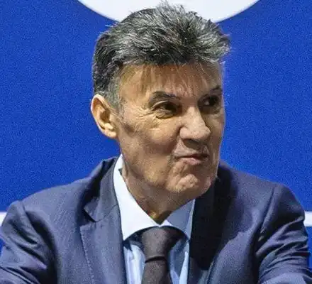 След взлома в събота: Боби М. си увеличава охраната, скри се в имение край морето