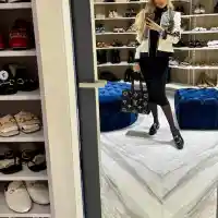 Тоца крие 300 чифта обувки в гардероба (Снимки)