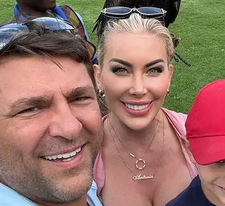 Тоца се похвали с нови зъби