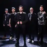 В новото видео на “Сленг”: Денис Топал събра мафията от “Братя”