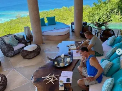 Ваканционна вила на карибски остров и... Ето какво взима след развода Цеци Красимирова (СНИМКИ)