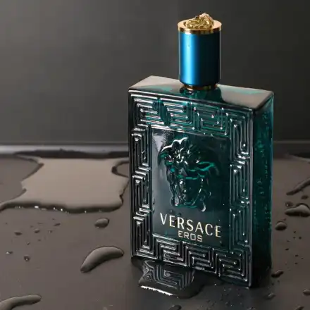 Versace Eros е мъжки парфюм, вдъхновен от свободата и огнената страст