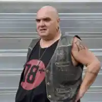 Защо и Фънки е с пожизнена пенсия от държавата?