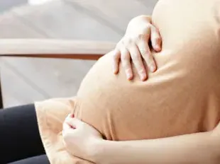 Звезда на "Пайнер" бременна с трето дете (СНИМКИ)