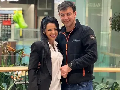 Звезда на "Пайнер" бременна с трето дете (СНИМКИ)