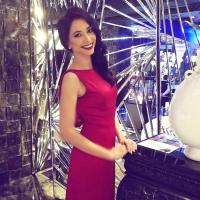 Елена е най-секси лекарка! Вижте ГОРЕЩИТЕ Й СНИМКИ