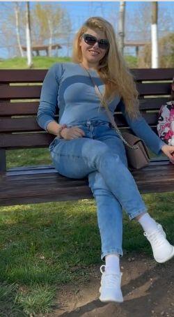 Ева Веселинова отново бременна? Бившата водеща показа коремче