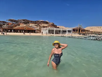 Бедуин спаси фолк певицата Рени от голям РЕЗИЛ в Египет (ВИДЕО)