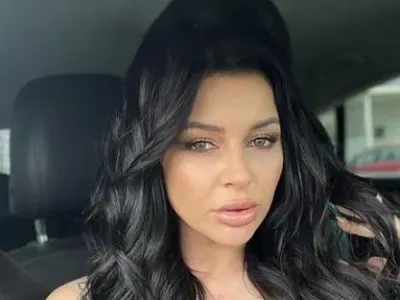 Белото и алкохолът вкарват силиконки и певици зад решетките (Обзор)