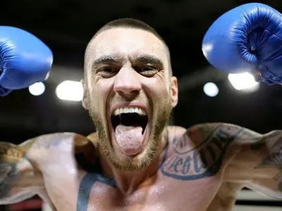 Бившият на Гери-Никол я замени с богата секси лекарка (Снимки)