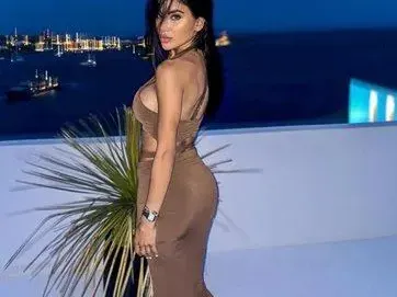 Бившият на Гери-Никол я замени с богата секси лекарка (Снимки)