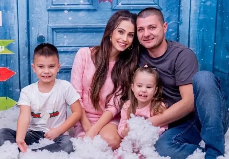 Даяна от „Един за друг” не може да кърми без телефон