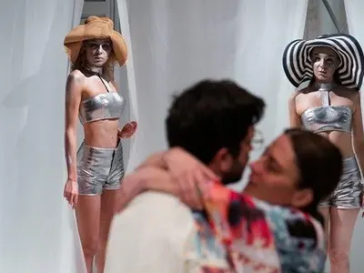 Дебют в Народния театър: Щерката на президента показа перфектно тяло в оскъдно облекло (Снимки)