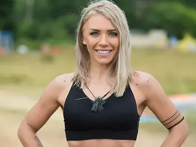 Денислава от "Игри на волята" целуна гигантско животно! ФОТО