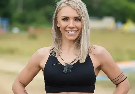 Денислава от "Игри на волята" целуна гигантско животно! ФОТО