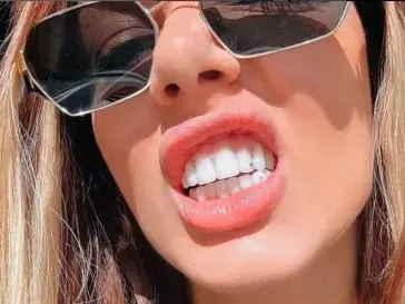 Диона влиза в съда с кристали на зъбите и нова песен