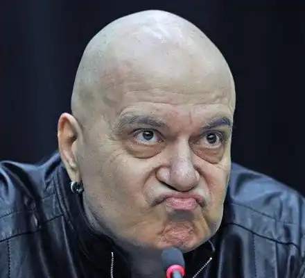 Дърт мераклия: Слави Трифонов е влюбен в студентка!