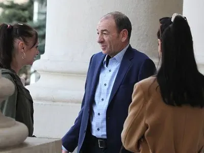 Дърт мераклия: Слави Трифонов е влюбен в студентка!