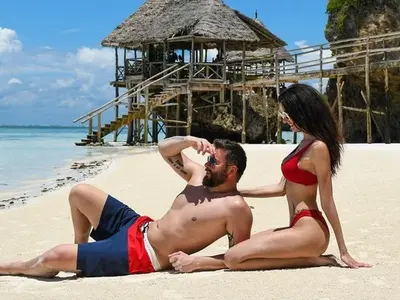 ЕКШЪН в Занзибар: Маймуна хапе и опикава Петър от "Един за друг (Снимки)