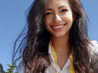 Елена е най-секси лекарка! Вижте ГОРЕЩИТЕ Й СНИМКИ