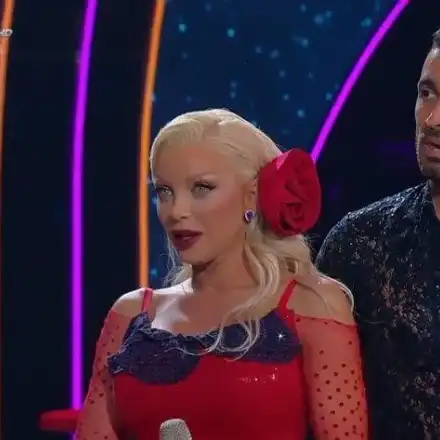 Емануела реве насила срещу 200 лева