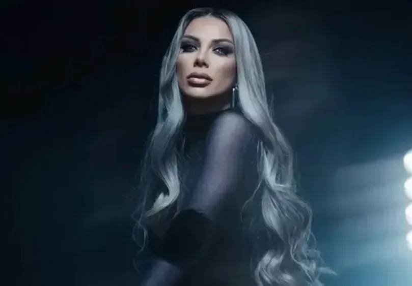 Емануела се гаври с майката на Елвиса в новата си песен