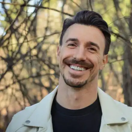 „Ергенът“ Виктор крие връзка с актриса и тв водеща! Вижте коя е горещата красавица