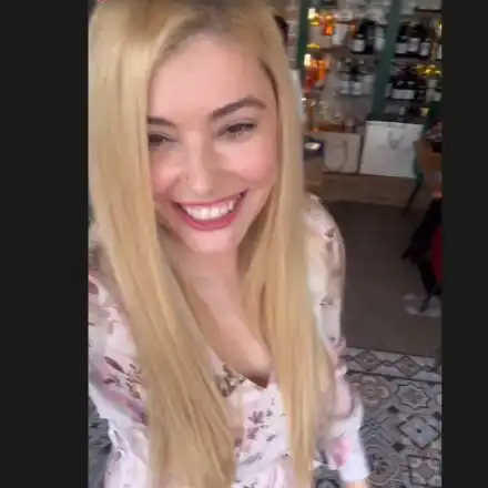 Ева Веселинова отново бременна? Бившата водеща показа коремче