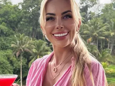 ФОТО ГАФ! Антония Петрова стана за смях с Face App – зъбите й изхвръкнаха