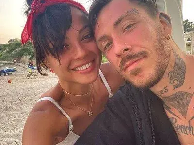 Гадже на рапър на косъм от трагедия на стадиона