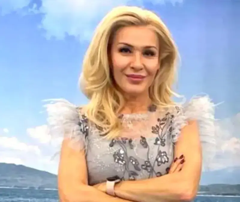 Гала сама си тори градинката