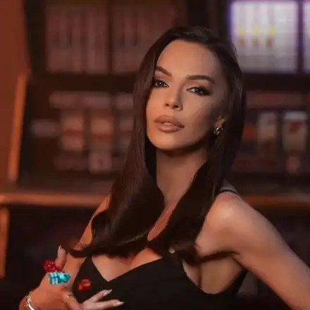 Галена бърка парфюми в Дубай срещу 3 бона