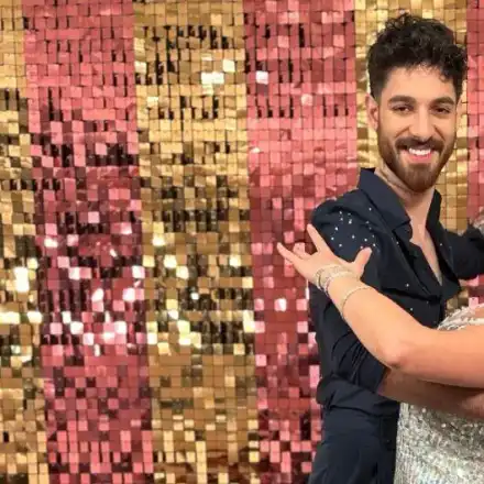 Каква Веси? Вижте по коя певица хлътна Емрах Стораро (Снимки)