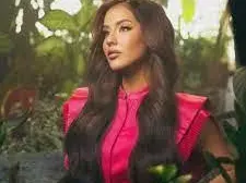 Каква Веси? Вижте по коя певица хлътна Емрах Стораро (Снимки)