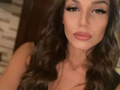 Като фолк фурия! Щерката на Фънки сложи силикон (СНИМКИ)