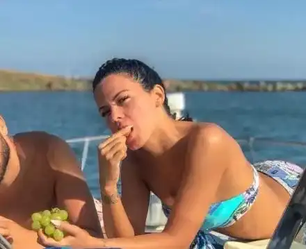 Криско, вземи учебник по граматика на жена си!