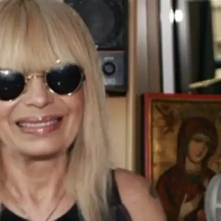 Лили Иванова тръгва на турне, екипът й на сух режим