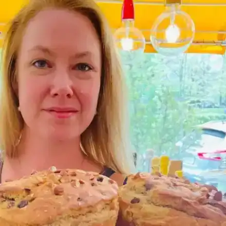 Линда на Кирил Петков пече великденски козунаци само за богаташи